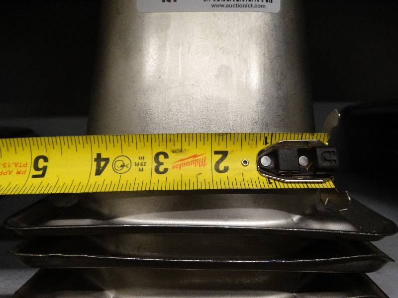 lot 2664 image: Lot of 5 stainless steel food bar container inserts