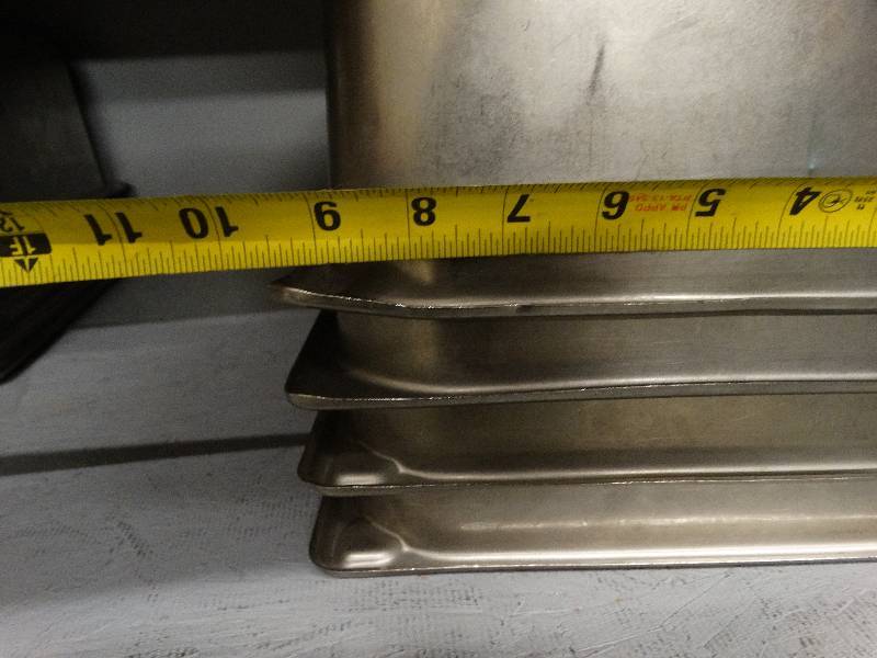 lot 2667 image: Lot of 4 stainless steel food bar container inserts