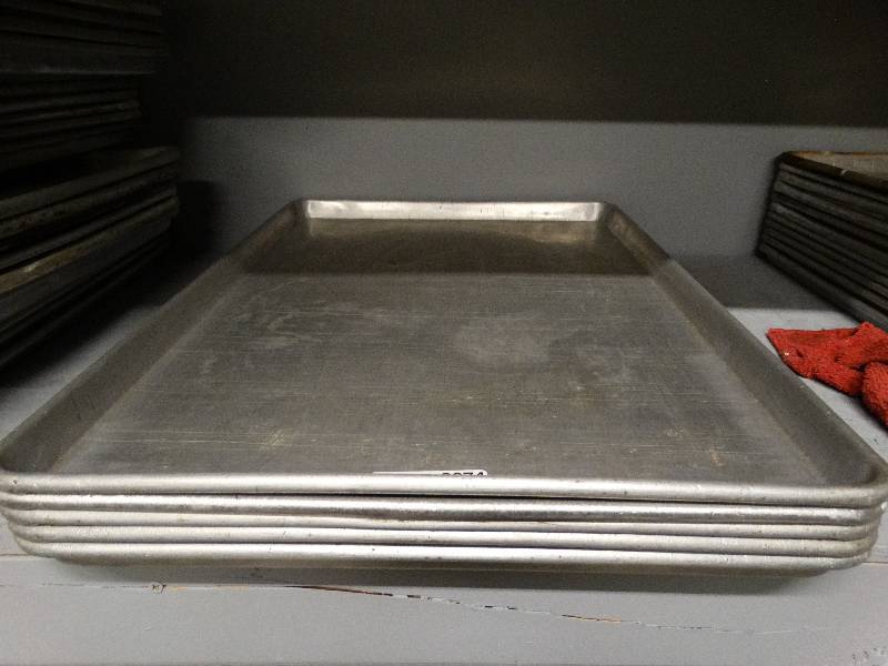 lot 2674 image: Lot of 5 aluminum trays.