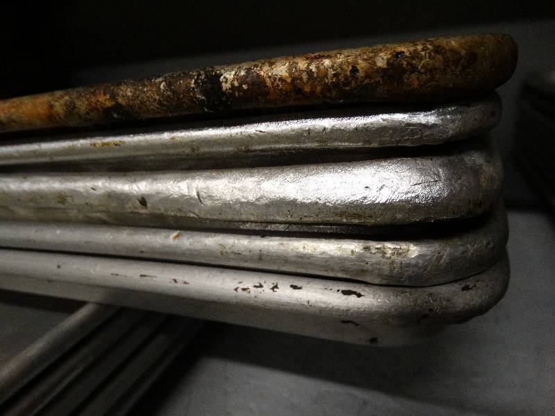 lot 2675 image: Lot of 5 aluminum trays.