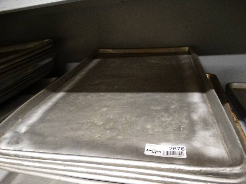 lot 2676 image: Lot of 5 aluminum trays.