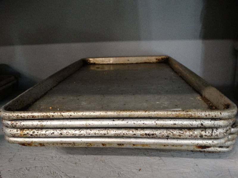 lot 2682 image: Lot of 4 aluminum pans.