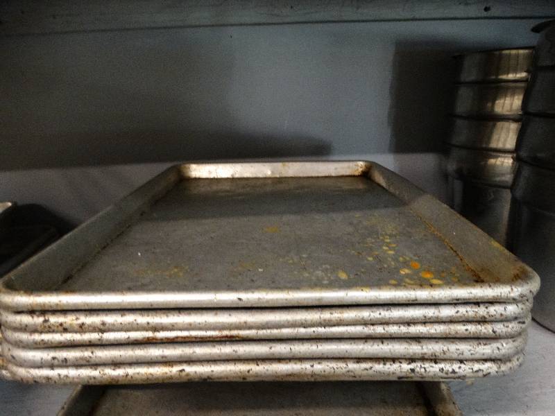 lot 2683 image: Lot of 5 aluminum trays.