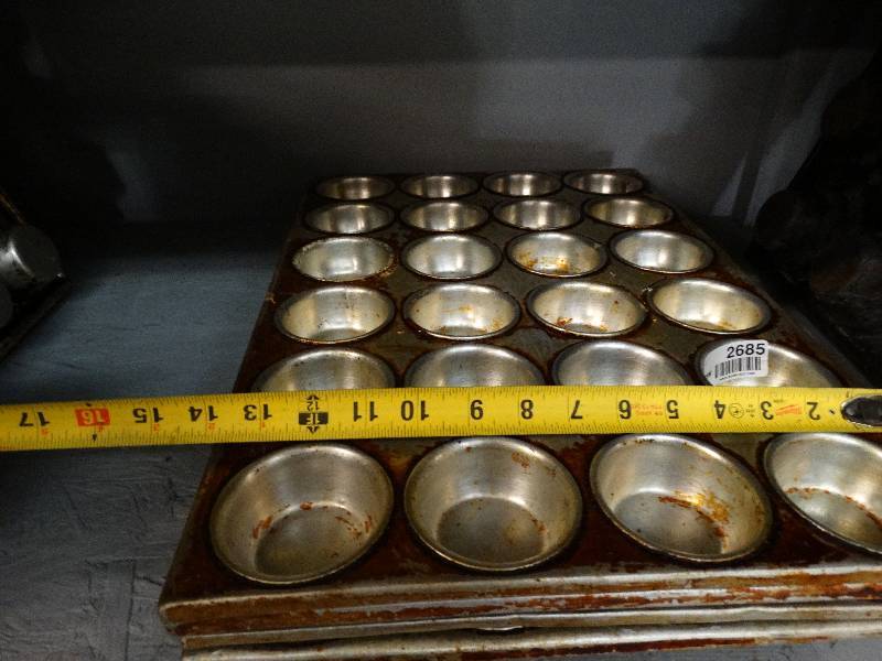 lot 2685 image: Lot of 4 aluminum muffin pans.
