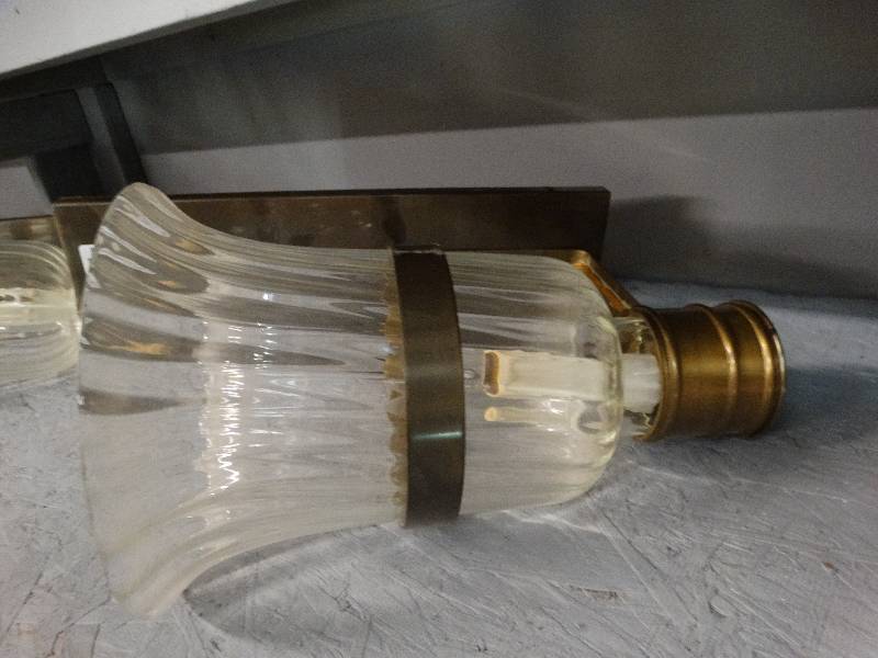 lot 2692 image: Wall mounted light.
