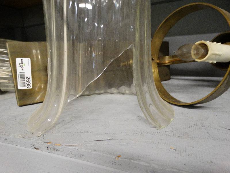 lot 2698 image: Wall mounted light.
