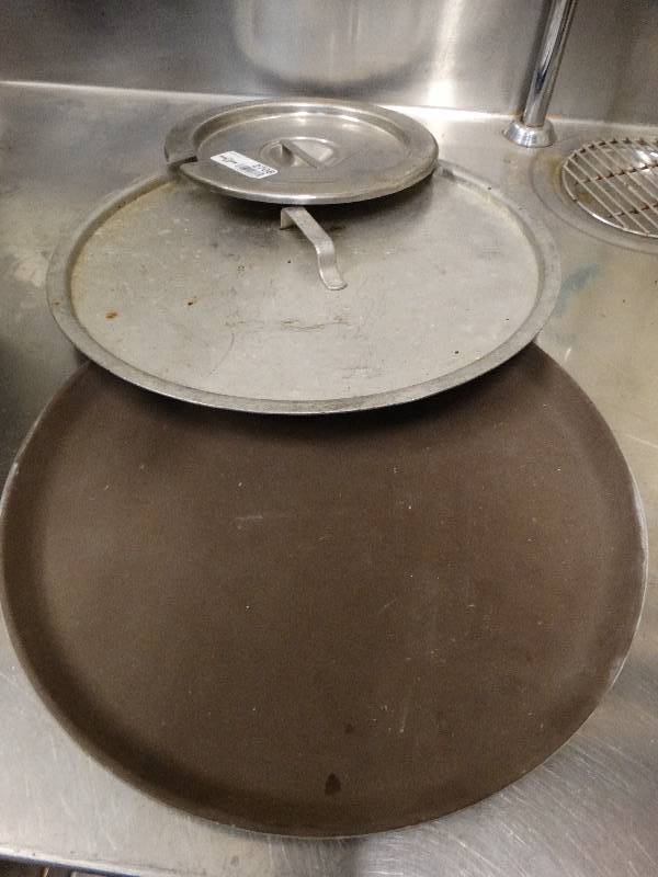 lot 2708 image: Lot of misc stainless steel lids and pizza pan.