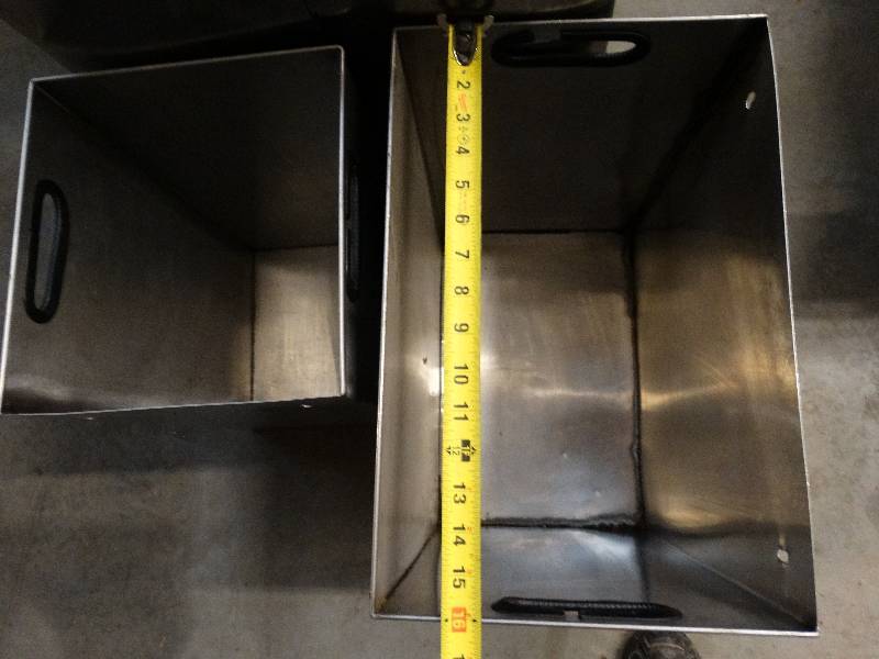 lot 2712 image: Lot of stainless steel bins.