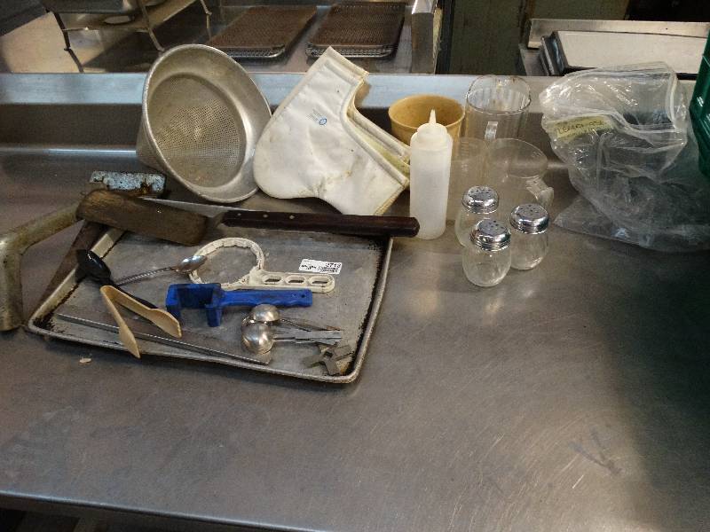 lot 2713 image: Misc kitchen utensils.