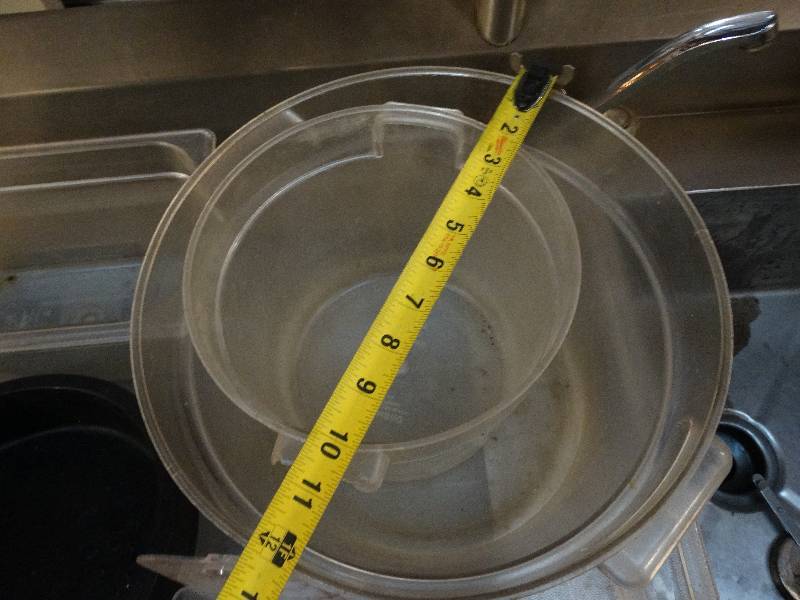 lot 2716 image: Lot of misc containers.