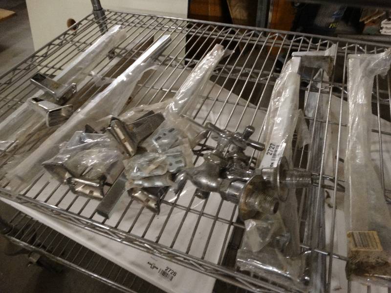 lot 2727 image: Lot of towel bars.