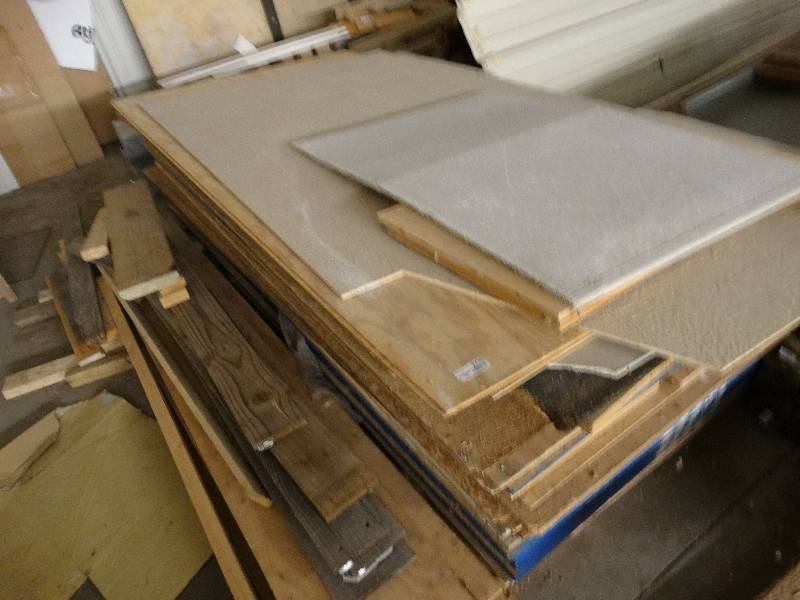 lot 2736 image: Large lot of plywood.