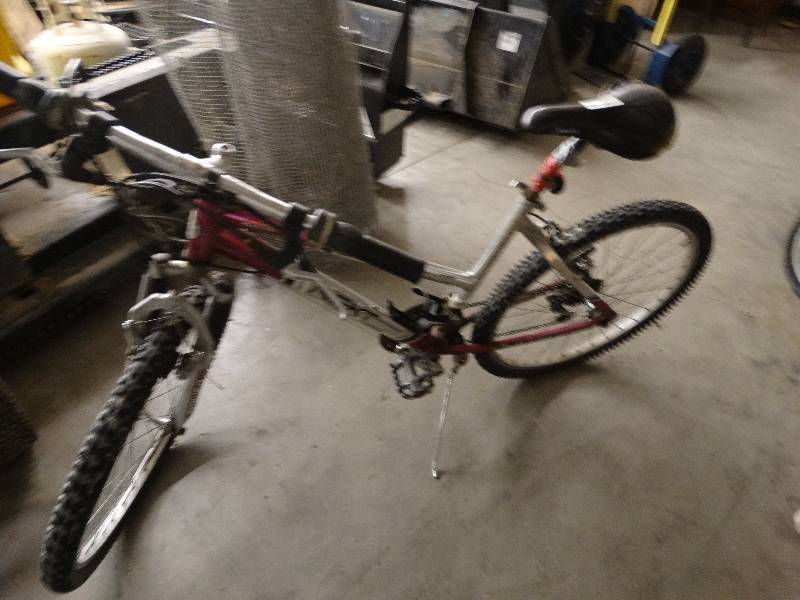 lot 2745 image: Mountain bike.