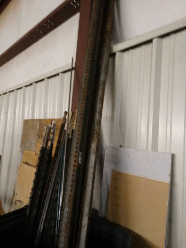 lot 2755 image: Lot of fence T-post.