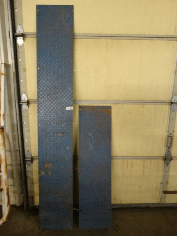 lot 2757 image: Lot of 2 pieces of diamond plate metal.