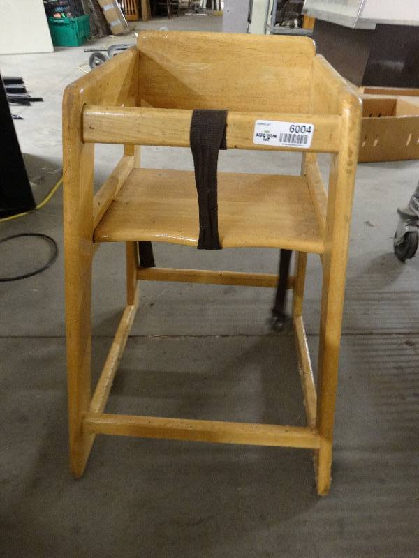 lot 6004 image: Maple babys dining room high chair.