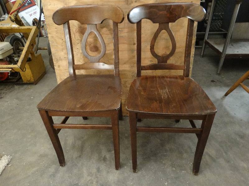 lot 6026 image: Lot of 2 Dinning chairs.