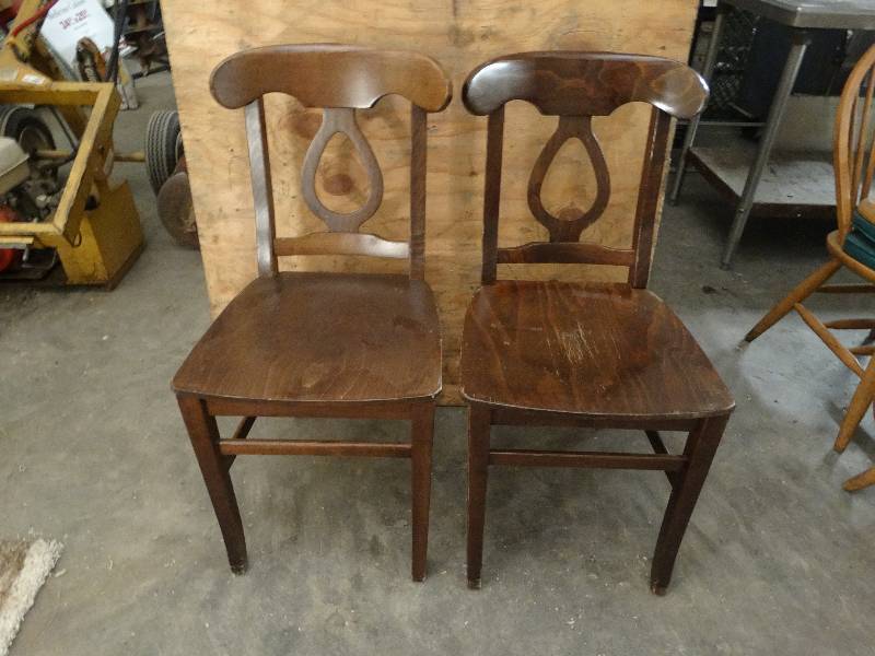 lot 6027 image: Lot of 2 Dinning chairs.