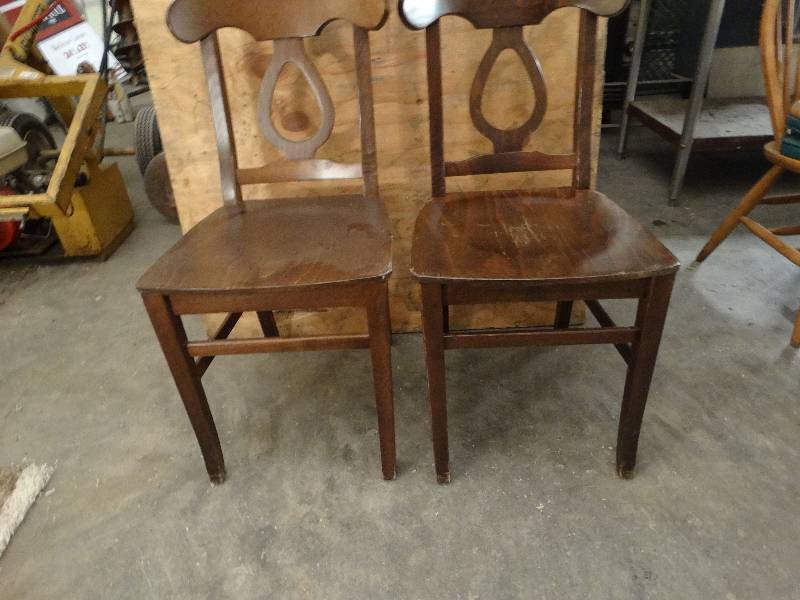 lot 6028 image: Lot of 2 Dinning chairs.