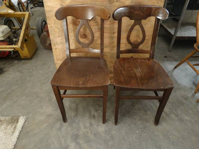 lot 6029 image: Lot of 2 Dinning chairs.