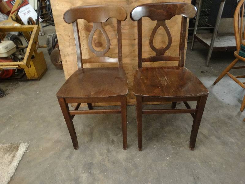 lot 6030 image: Lot of 2 Dinning chairs.