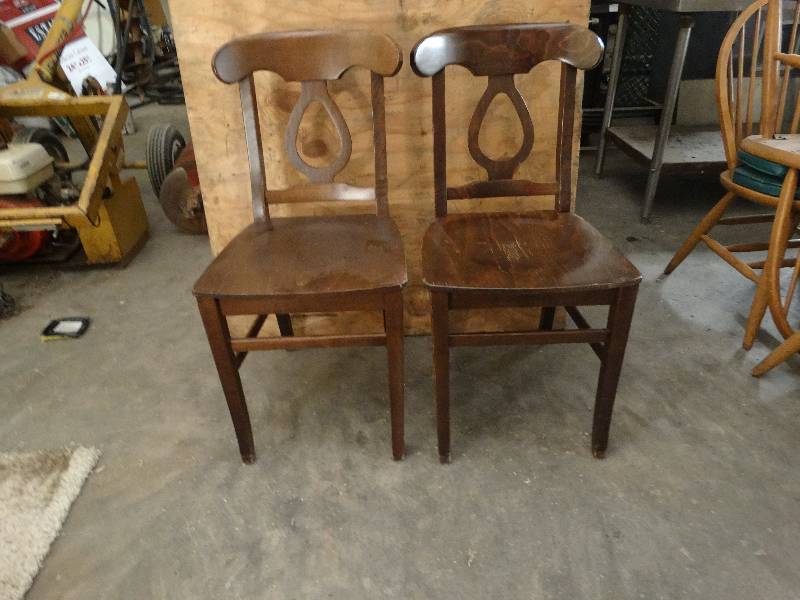 lot 6031 image: Lot of 2 Dinning chairs.