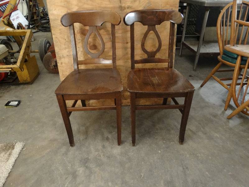 lot 6032 image: Lot of 2 Dinning chairs.