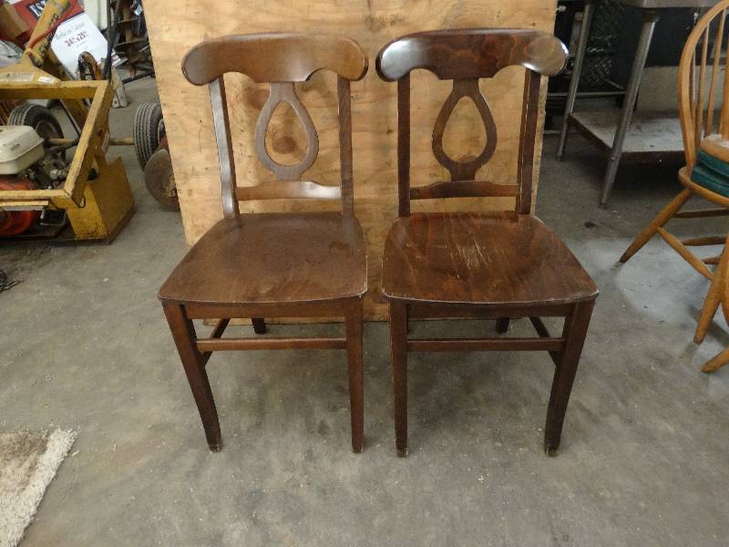 lot 6033 image: Lot of 2 Dinning chairs.
