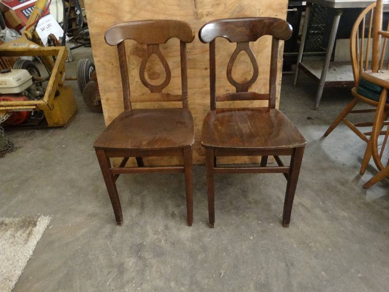 lot 6035 image: Lot of 2 Dinning chairs.