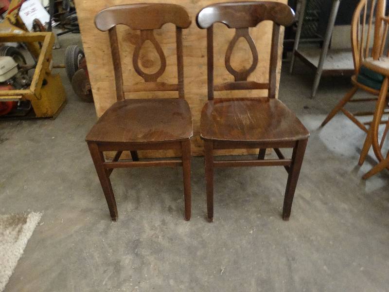 lot 6036 image: Lot of 2 Dinning chairs.