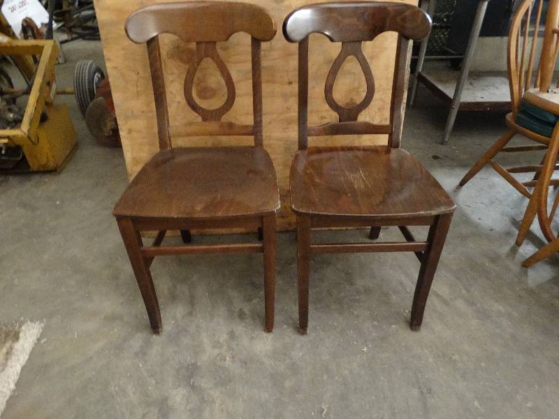 lot 6039 image: Lot of 2 Dinning chairs.