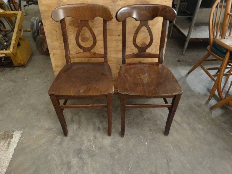lot 6042 image: Lot of 2 Dinning chairs.