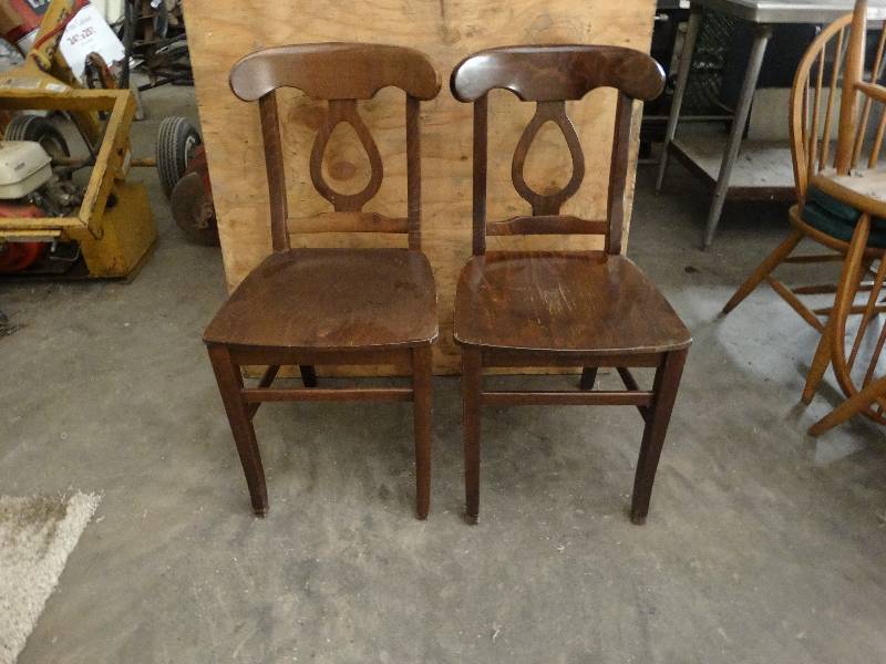 lot 6043 image: Lot of 2 Dinning chairs.