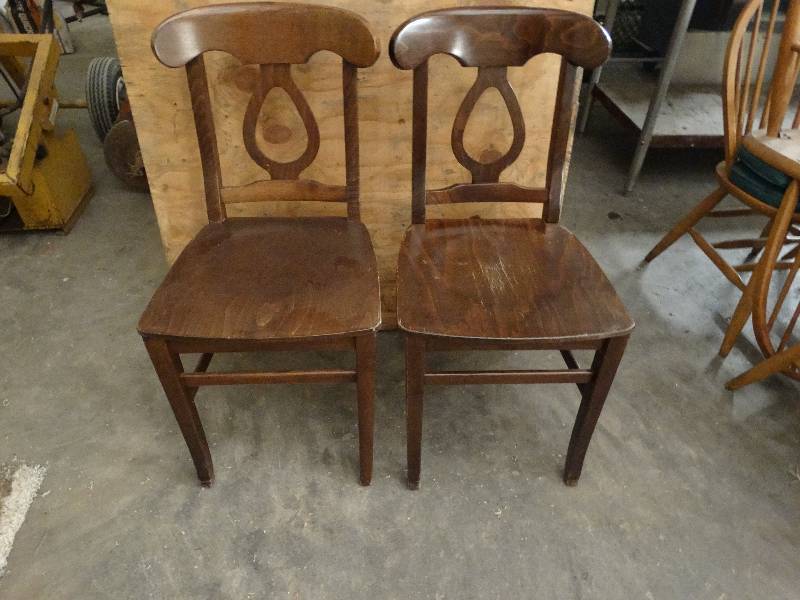 lot 6044 image: Lot of 2 Dinning chairs.