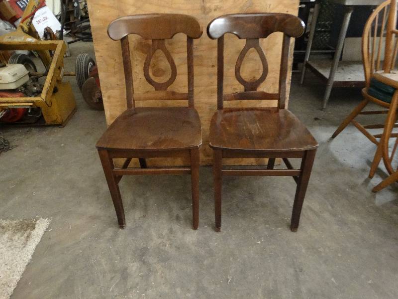 lot 6045 image: Lot of 2 Dinning chairs.