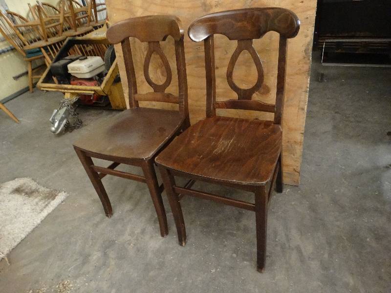 lot 6048 image: Lot of 2 Dinning chairs.