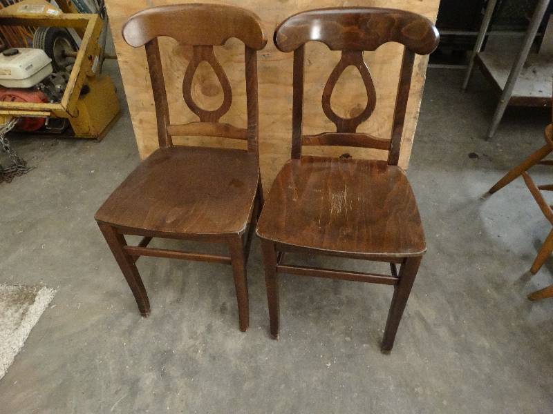 lot 6049 image: Lot of 2 Dinning chairs.