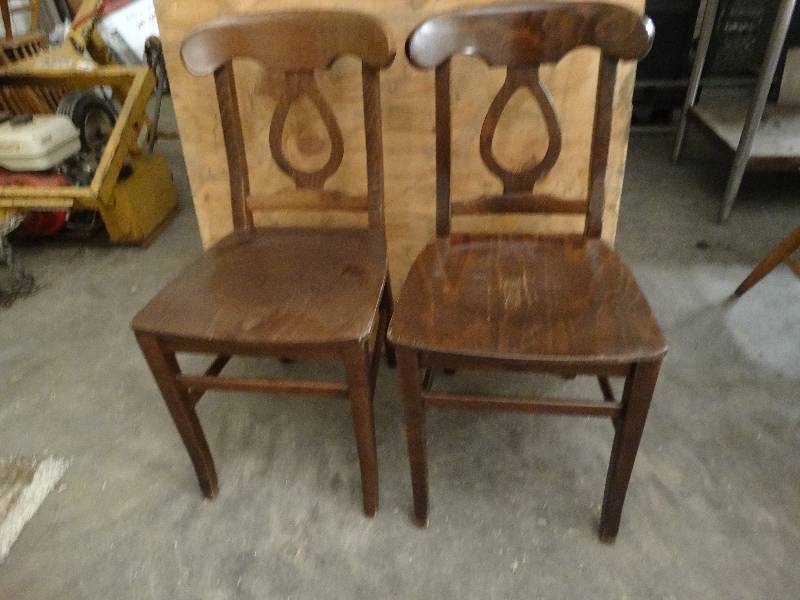 lot 6050 image: Lot of 2 Dinning chairs.