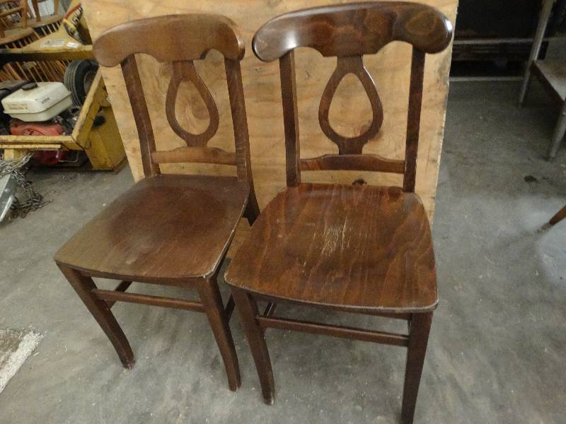 lot 6051 image: Lot of 2 Dinning chairs.