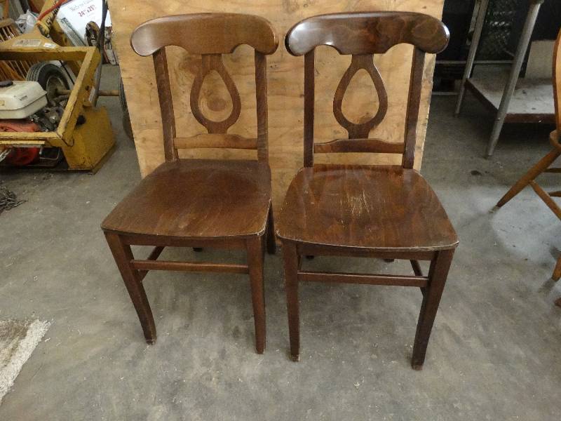 lot 6052 image: Lot of 2 Dinning chairs.
