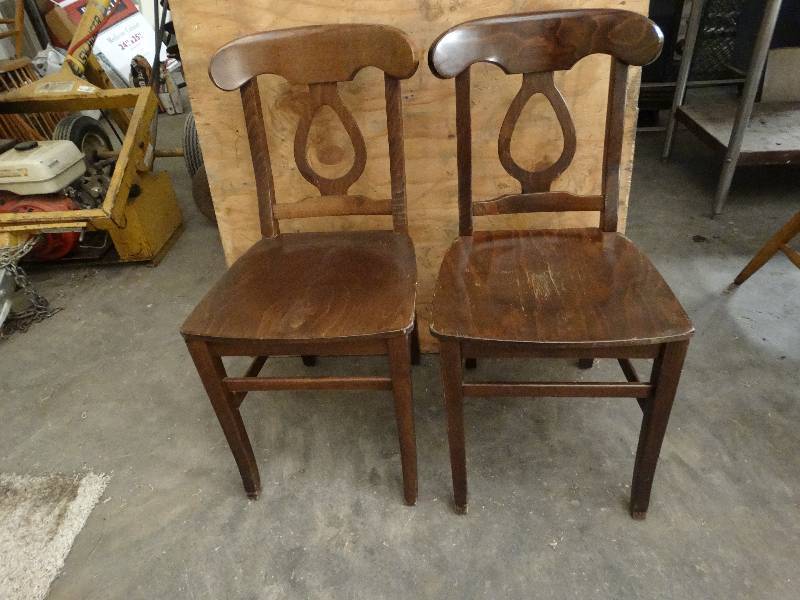 lot 6054 image: Lot of 2 Dinning chairs.