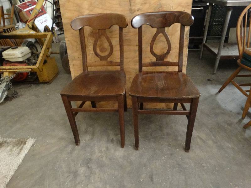 lot 6057 image: Lot of 2 Dinning chairs.