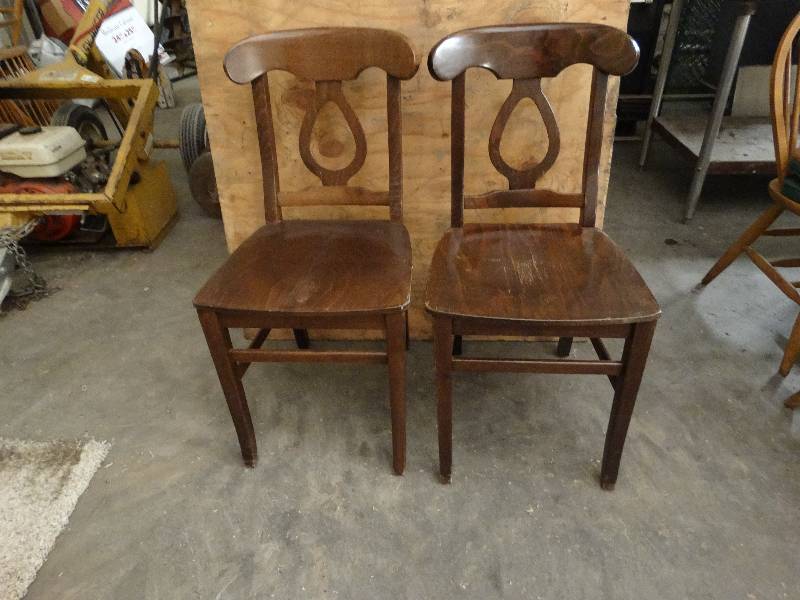 lot 6058 image: Lot of 2 Dinning chairs.