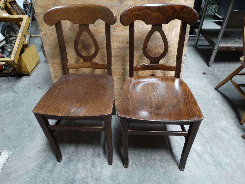 lot 6064 image: Lot of 2 Dinning chairs.