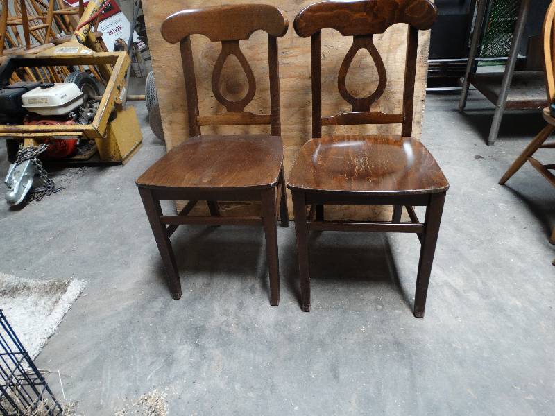 lot 6065 image: Lot of 2 Dinning chairs.