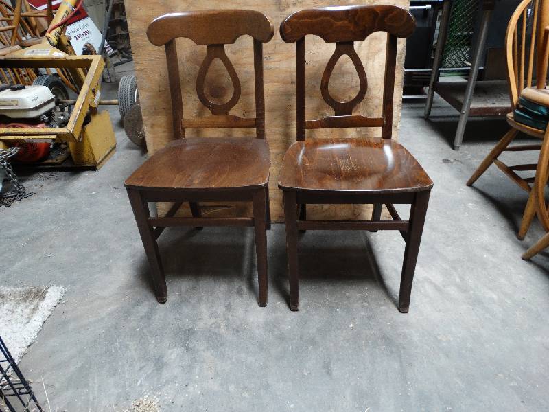 lot 6066 image: Lot of 2 Dinning chairs.