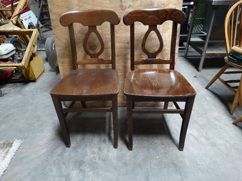 lot 6073 image: Lot of 2 Dinning chairs.