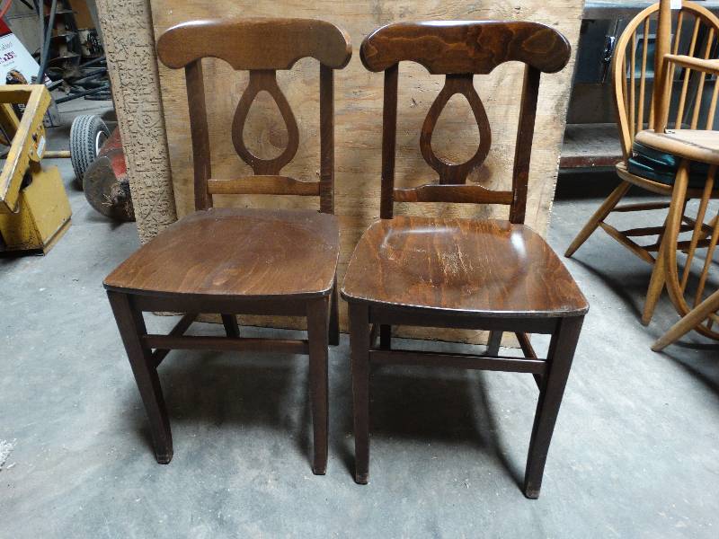 lot 6078 image: Lot of 2 Dinning chairs.