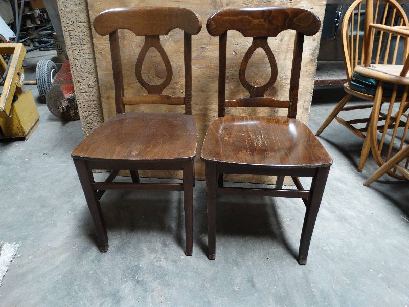 lot 6079 image: Lot of 2 Dinning chairs.