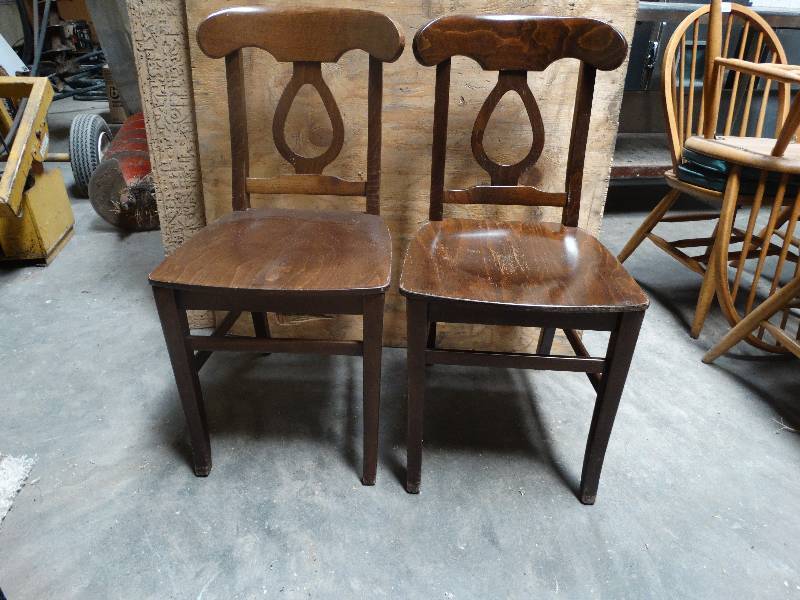 lot 6080 image: Lot of 2 Dinning chairs.